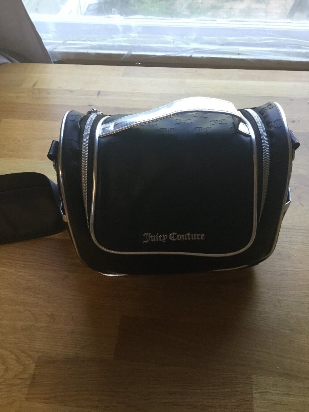NWT Juicy Couture personal cooler holds up to 6 or your lunch keeps warm or cold